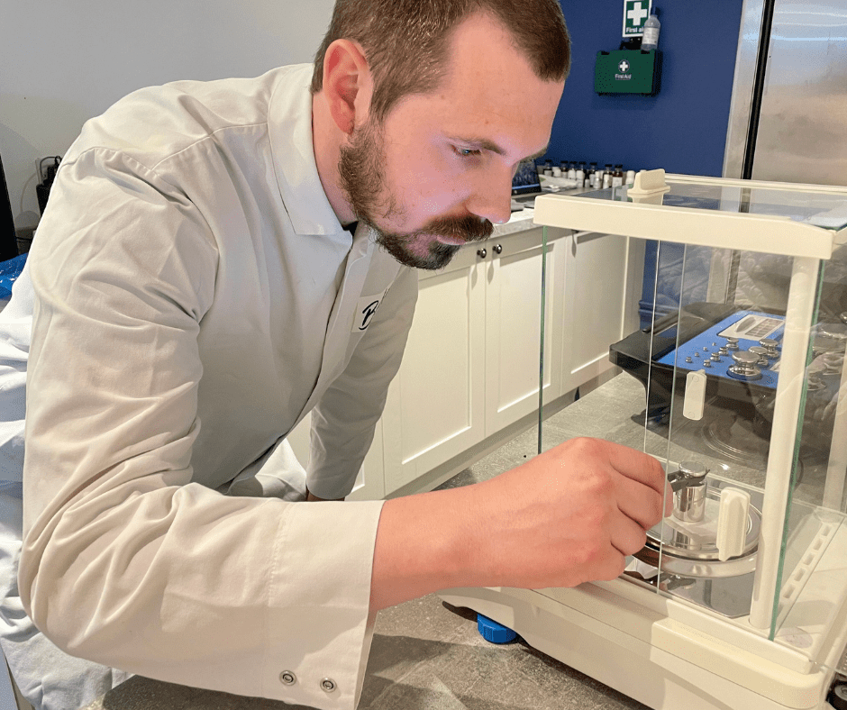 Weighing scales for GxP laboratory